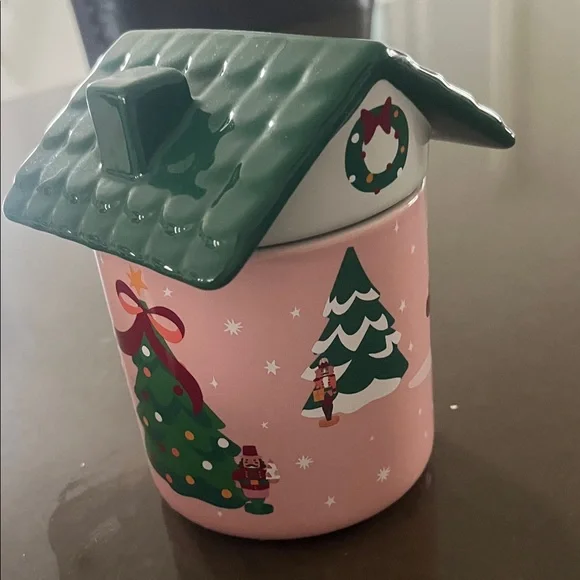 Starbucks 2025 Pink Holiday Gingerbread Mug with Green Roof Lid - Picture 4 of 5